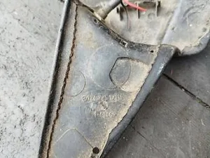Накладка дзеркала Ліва трикутник 1247251711 Mercedes W124