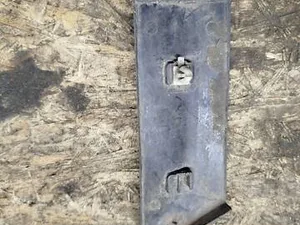 Накладка крила молдинг Правий Передній 3A0852518 Volkswagen Passat B4