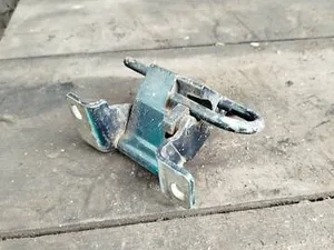 Петля дверей 4A0833412A Audi A6 C4 задня права нижня