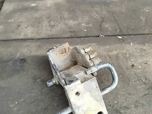 Петля дверей 4B0831412B Audi A6 C5 передня права нижня