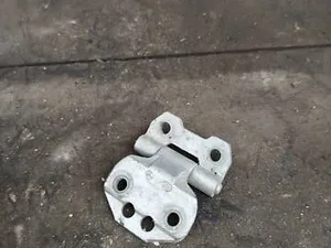 Петля дверей Mercedes W124