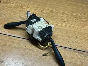 Підрульовий перемикач MR368929 Mitsubishi Space Star