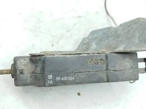 Привід лючка бензобака 90460064 Opel Omega B