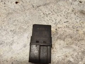 Реле фари MB953382 Mitsubishi Carisma