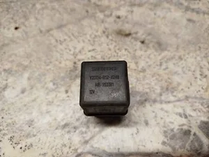 Реле MB953381 Mitsubishi Carisma