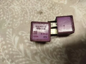 Реле паливного насоса 90459642 Opel Vectra B