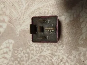 Реле паливного насоса 90459642 Opel Vectra B