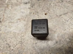 Реле паливного насоса 90464760 Opel Vectra B