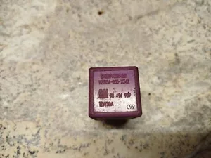Реле паливного насоса 90494959 Opel Vectra B