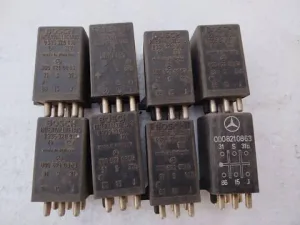 Реле склоочисника 0008210863 Mercedes 123