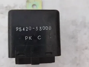 Реле склоочисника 9542033000 Hyundai Accent