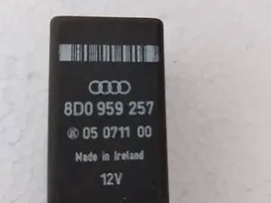 Реле склопідйомника 8D0959257 Audi A6