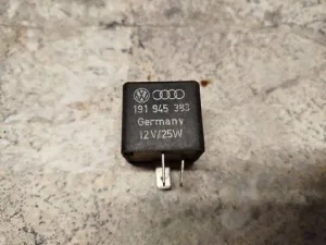 Реле вентилятора радіатора 191945383 Audi A4