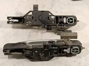 Ручка дверей 8200008431, 8200008430 Renault Laguna II задня права, ліва