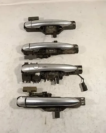 Ручка дверей передня 8200008430, 8200008431 Renault Laguna II