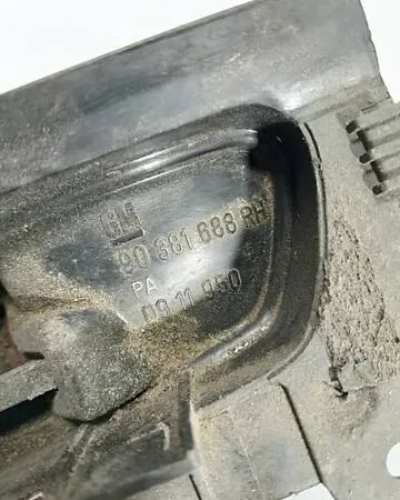 Ручка дверей внутрішня передня права 90381688 Opel Astra F