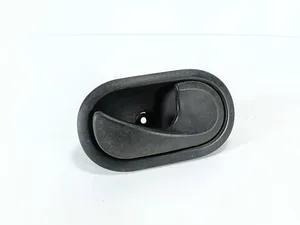 Ручка дверей внутрішня права 8200028486 Renault Megane II