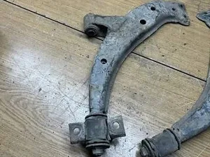 Важіль підвіски передній Toyota Corolla