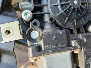 Скло Склопідйомник Передній лівий Ауді А4 Б5 Audi a4 b5
