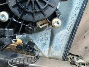 Скло Склопідйомник Передній лівий Ауді А4 Б5 Audi a4 b5