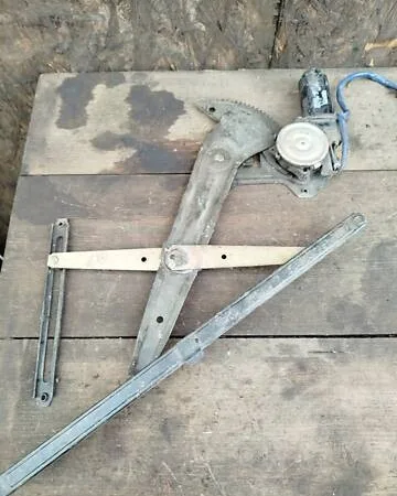 Склопідйомник Лівий Передній 8346062B00 Suzuki Swift