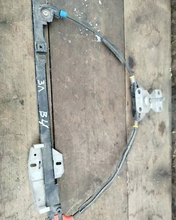 Склопідйомник Лівий Задній 3A0839401F Volkswagen Passat B4