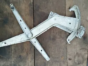 Склопідйомник Правий Передній 90360536 Opel Astra F