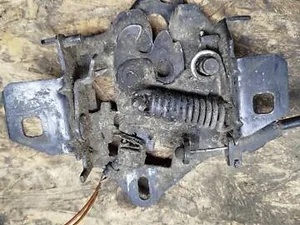 Трос капота із замком 3B0823509K Volkswagen Passat B5