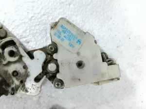 Замок дверей 8055201U60, 8255250J00 Nissan Primera P10 1990-1996