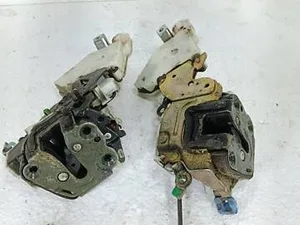 Замок дверей лівий 8055389907, 8255379907 Nissan Maxima 1995-2000