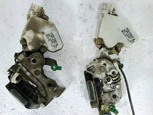 Замок дверей лівий 8055389907, 8255379907 Nissan Maxima 1995-2000