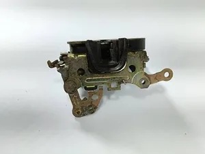 Замок дверей Лівий Передній 90275103 Opel Omega A