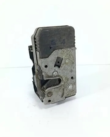 Замок дверей передній правий 24444016 Opel Astra G