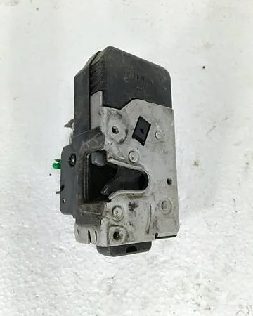 Замок дверей Правий Передній 24414113 Opel Vectra B 1999-2002