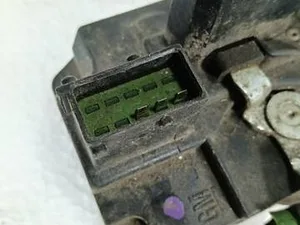 Замок дверей Правий Передній 24414113 Opel Vectra B 1999-2002