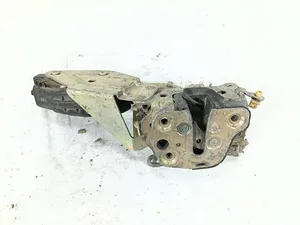Замок дверей Правий Передній 90277856 Opel Vectra A