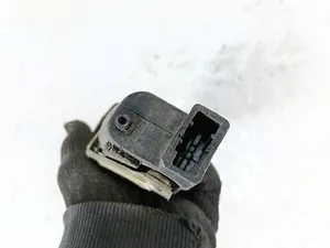 Замок дверей Правий Передній 90277856 Opel Vectra A