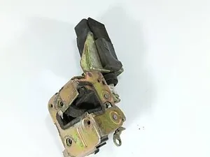 Замок дверей Правий Передній Mitsubishi Carisma