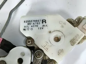 Замок дверей Правий Задній 8255279907 Nissan Maxima 1995-2000
