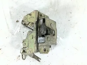 Замок дверей Правий Задній 90159255 Opel Kadett