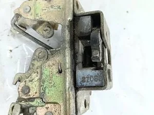 Замок дверей Правий Задній 90159255 Opel Kadett