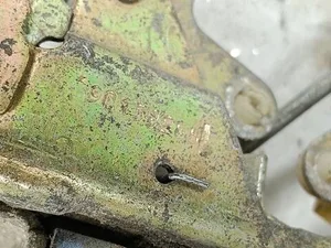 Замок дверей Правий Задній 90159255 Opel Kadett