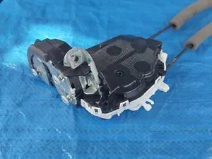 Замок дверей Правий Задній Subaru Legacy Outback 2014-2020