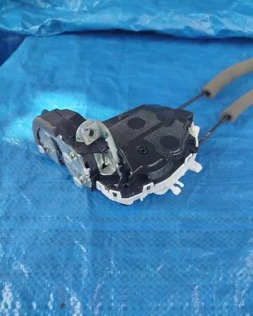 Замок дверей Правий Задній Subaru Legacy Outback 2014-2020