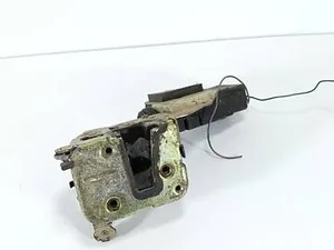 Замок дверей задній лівий Mitsubishi Carisma