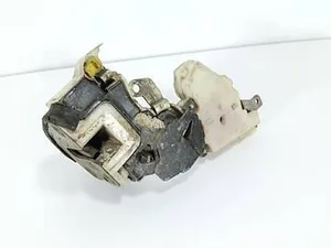 Замок дверей задній лівий Nissan Primera P10