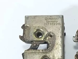 Замок дверей задній правий 357839016 Volkswagen Passat B3, B4