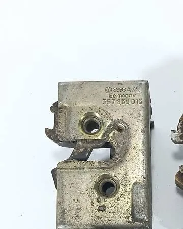 Замок дверей задній правий 357839016 Volkswagen Passat B3, B4