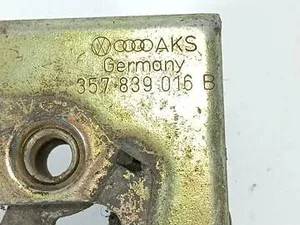 Замок дверей задній правий 357839016B Volkswagen Passat B3, B4