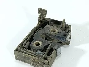 Замок дверей задній правий 357839016B Volkswagen Passat B3, B4